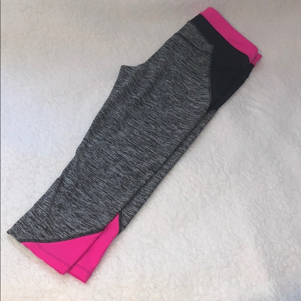 ABS crop leggings size large